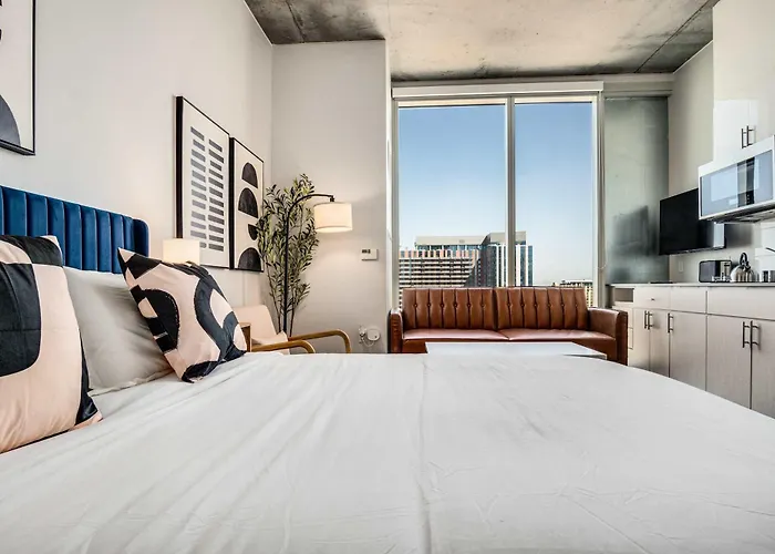 Apartment Boulevard Highrise Stu Sky Pool Parking Gym 23