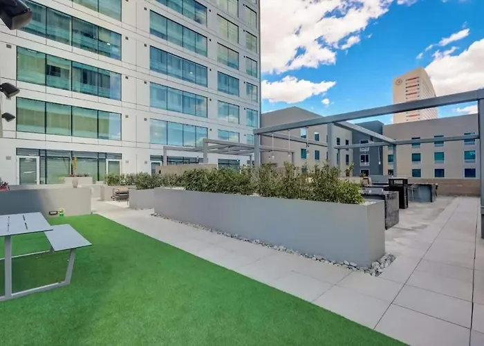 Apartment Boulevard Highrise Stu Sky Pool Parking Gym 23 *